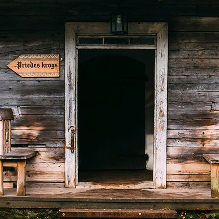 Priedes Krogs galdu klāšana 7
