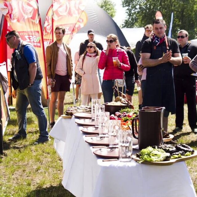 keiterings un galdu klāšana 15