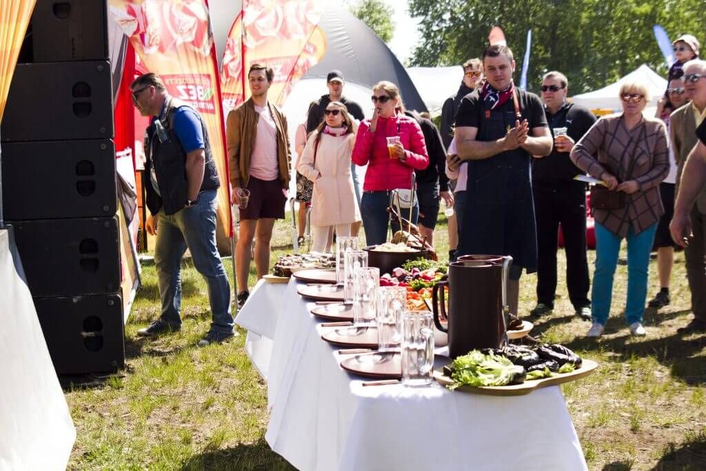 keiterings un galdu klāšana 15