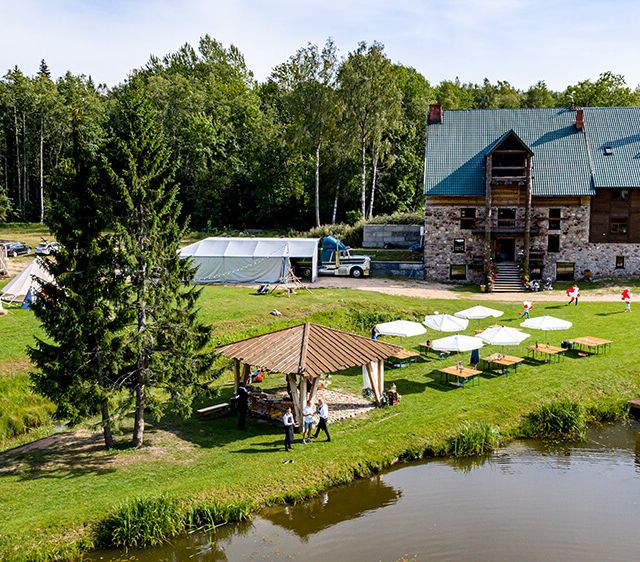 kāzu galdu klāšana 1