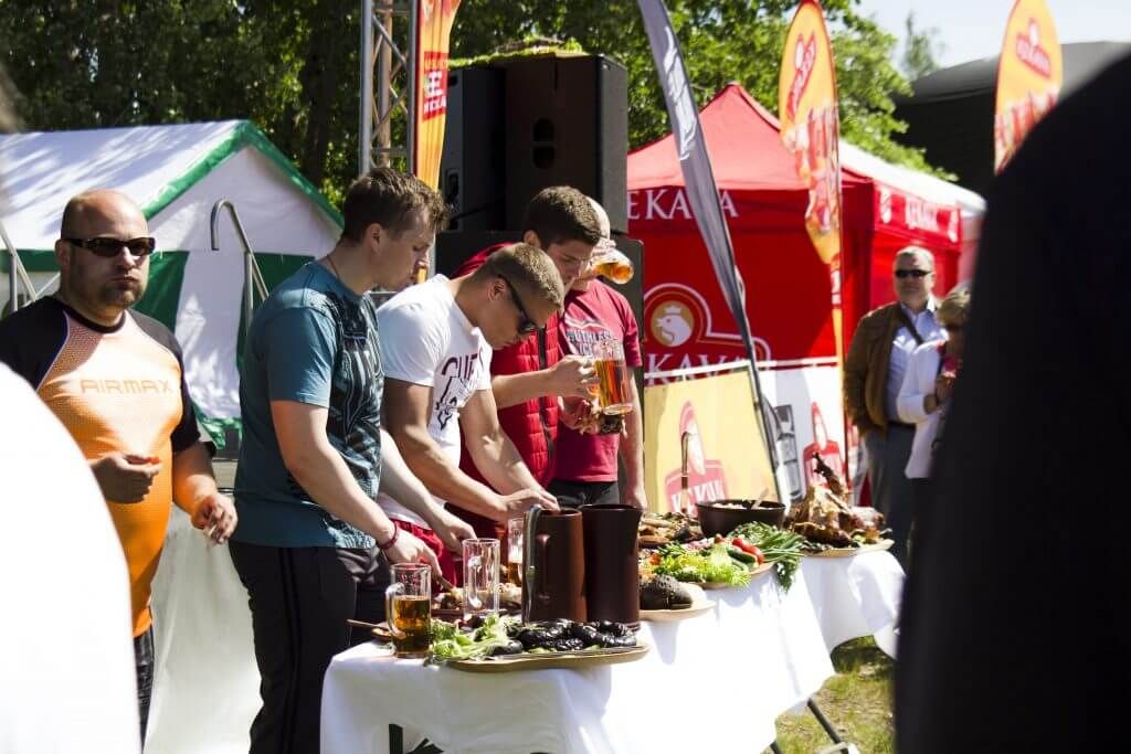 keiterings un galdu klāšana 23
