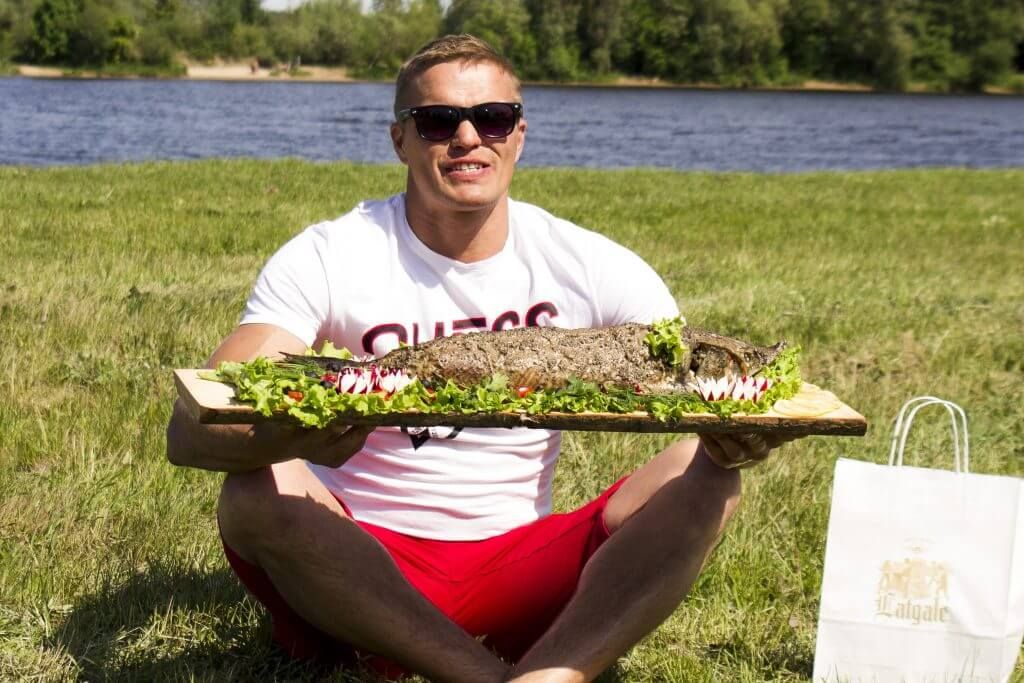 keiterings un galdu klāšana 33
